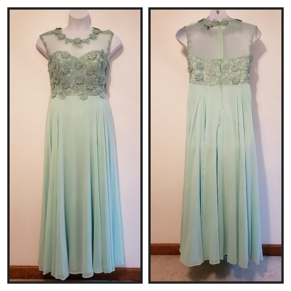 Prom or Brides Maid dress size 13.  Mint green